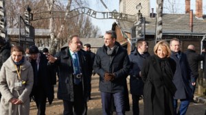 Εκθεση Στέιτ Ντιπάρτμεντ για τα ανθρώπινα δικαιώματα: Ειδική αναφορά στο ταξίδι Μητσοτάκη στο Άουσβιτς