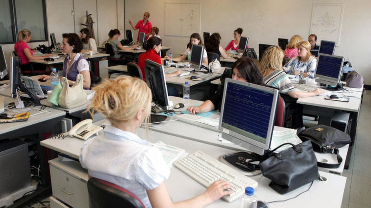 Ολοκληρώθηκαν οι συγκεντρώσεις κατά του εργασιακού νομοσχεδίου - Άνοιξαν οι δρόμοι στο κέντρο της Αθήνας [εικόνες] - εικόνα 10