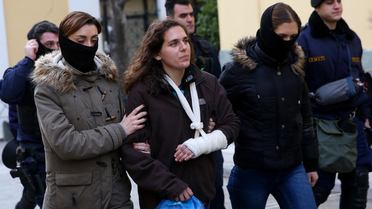 Καραμπόλα στον Κηφισό: Απίστευτο - Η  κλούβα της ΕΛ.ΑΣ μετέφερε την Πόλα Ρούπα