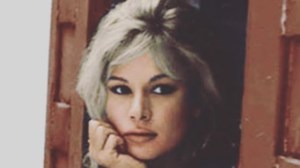 25 χρόνια χωρίς την Αλίκη Βουγιουκλάκη: Συγκίνηση στο μνημόσυνο - Κατέρρευσε η Έφη Πίκουλα - εικόνα 13