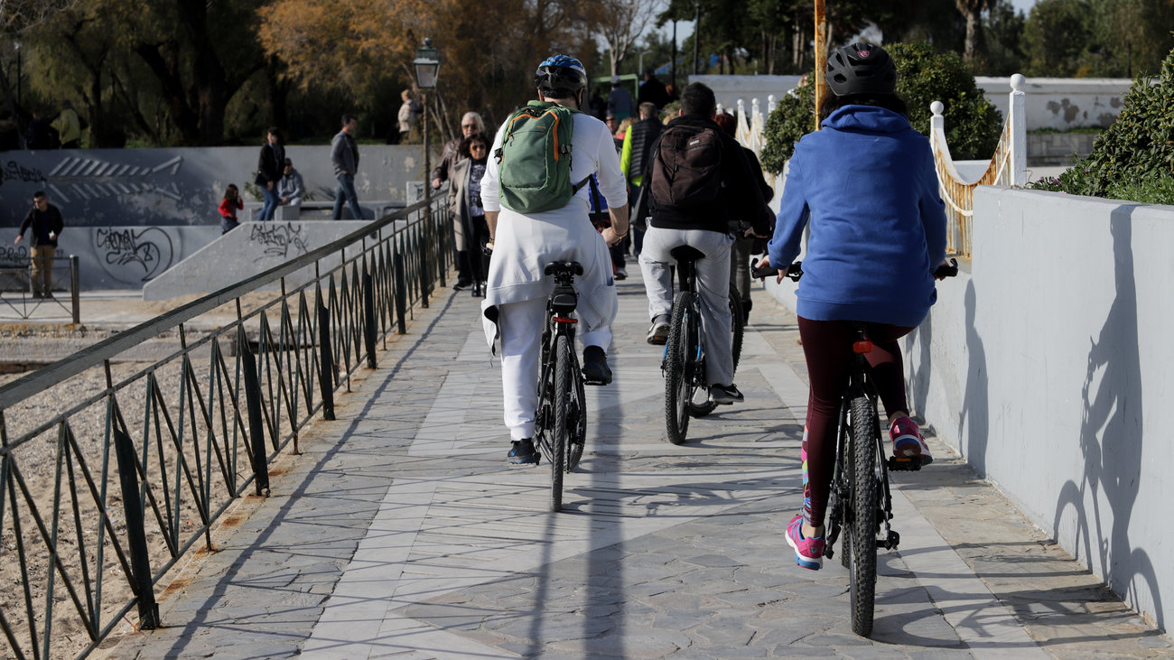 Φθινοπωρινός καιρός την Πέμπτη: Πτώση της θερμοκρασίας και βροχές - Πού θα είναι έντονα τα φαινόμενα