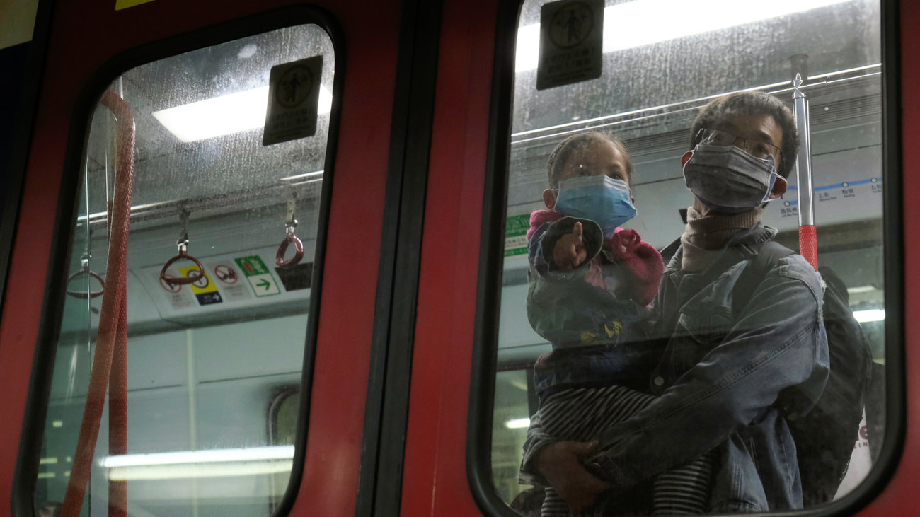 Κορονοϊός - Καμπανάκι από τον Αμερικανό "Τσιόδρα": Επικίνδυνη η βιαστική διανομή μη ελεγμένου εμβολίου, λέει ο Φάουτσι