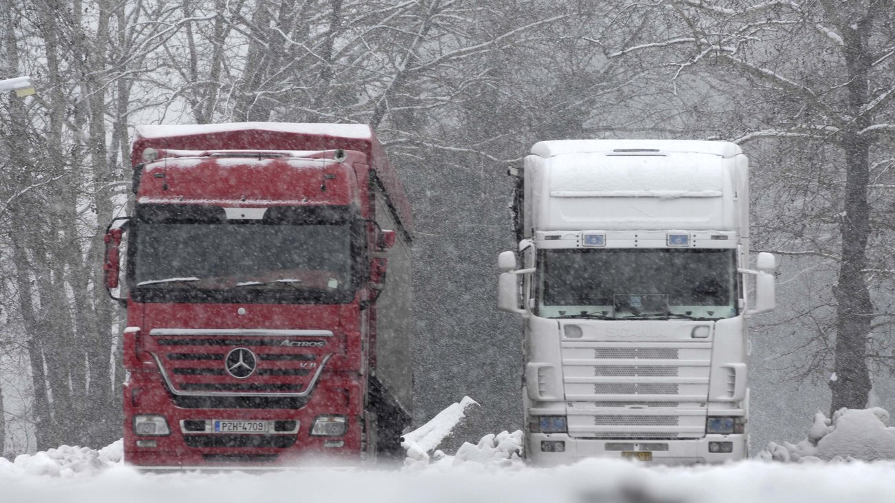 Συναγερμός στο Αιγάλεω: Στις φλόγες αποθήκη σχολικού συγκροτήματος - Απομακρύνθηκαν 150 μαθητές