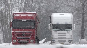 Συναγερμός στο Αιγάλεω: Στις φλόγες αποθήκη σχολικού συγκροτήματος - Απομακρύνθηκαν 150 μαθητές