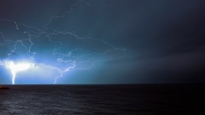 Άστατος καιρός με βροχές και καταιγίδες - Υποχωρεί ο υδράργυρος