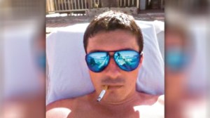 Σάλος στον Βόλο: Χτύπησε λάθος κουδούνι και αποκαλύφθηκε το... ροζ διαμέρισμα - Χαμός στην πολυκατοικία