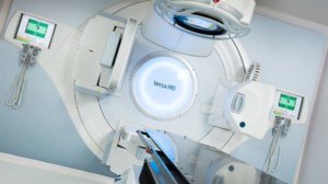 Βουλή: Έλεγχοι για ενδεχόμενες καταχρηστικές χρεώσεις σε ασθενείς που υποβάλλονται σε ακτινοθεραπείες σε ιδιωτικά κέντρα