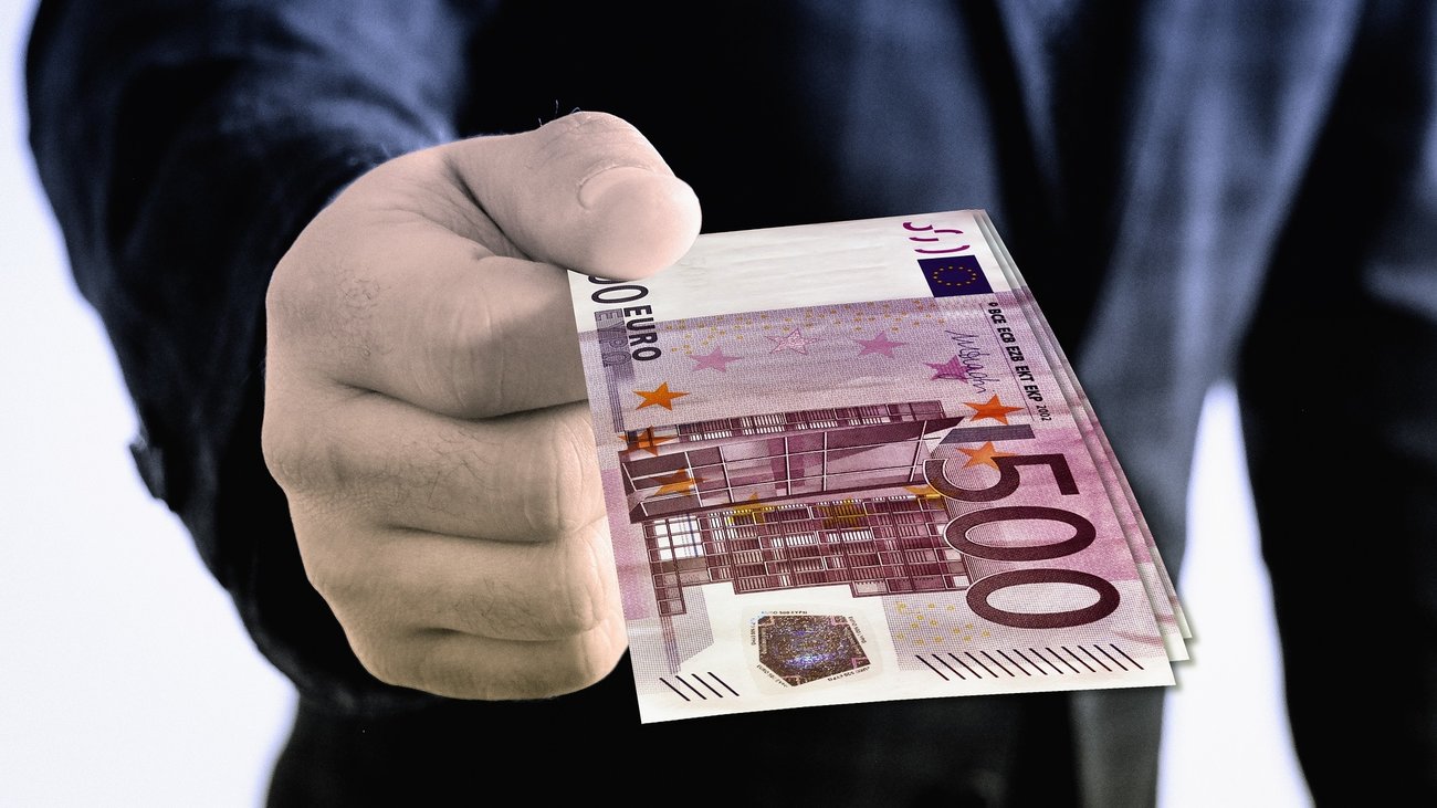 Μεγαλογιατρός διευθυντής νοσοκομείου συνελήφθη για "φακελάκι", αλλά γύρισε στη θέση του [βίντεο]