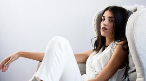 Τέλειο μίνιμαλ στυλ: 5 Ελληνίδες celebrities δίνουν εύκολες ιδέες για πρωινό ντύσιμο