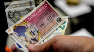 Λαϊκό Λαχείο: Χριστουγεννιάτικος μποναμάς 1,5 εκατ. ευρώ σε έναν υπερτυχερό