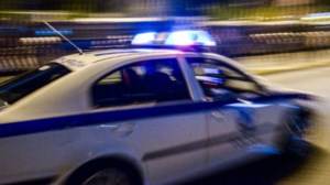 Θεσσαλονίκη: Έφτυσε τους αστυνομικούς που της "έκοβαν" πρόστιμο για μάσκα