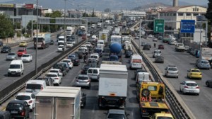 Πολύ μεγάλη ταλαιπωρία για τους οδηγούς στον Κηφισό- Τεράστιες ουρές