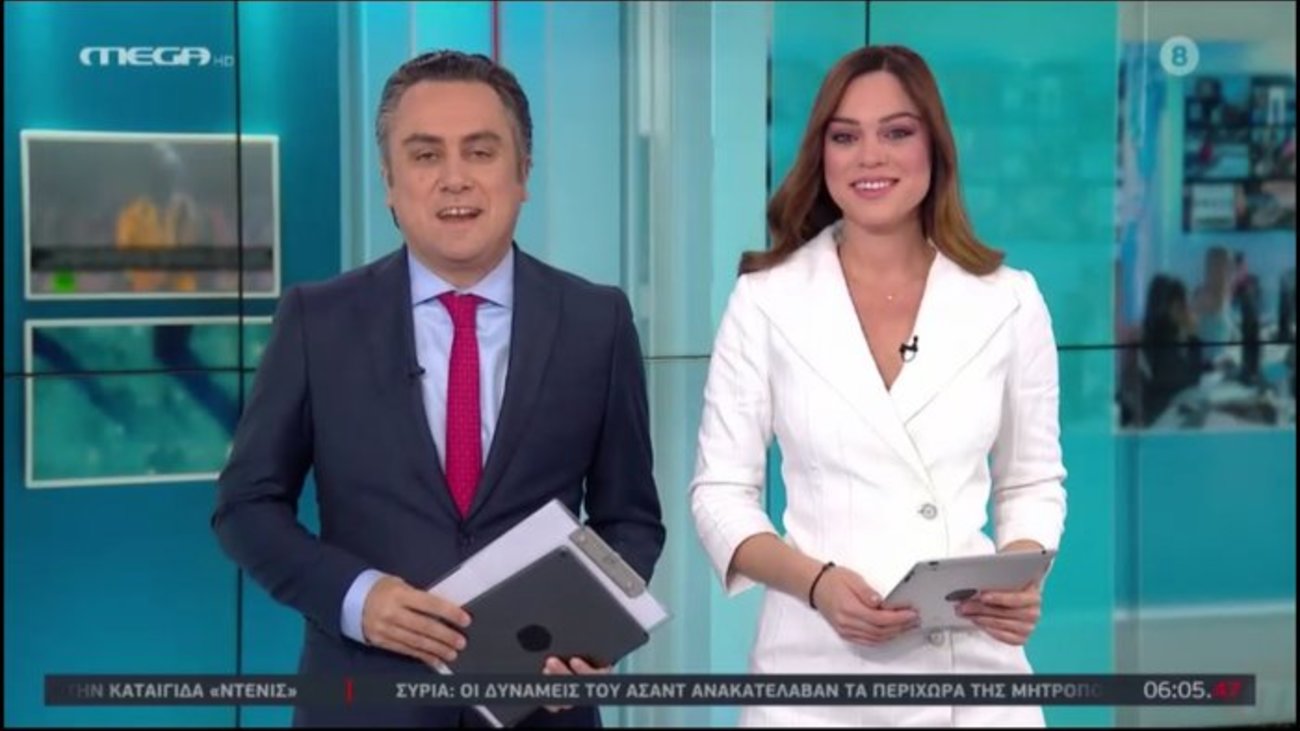 Μπάγια Αντωνοπούλου: Εντυπωσιακή κουμπάρα σε γάμο με κατακόκκινο φόρεμα