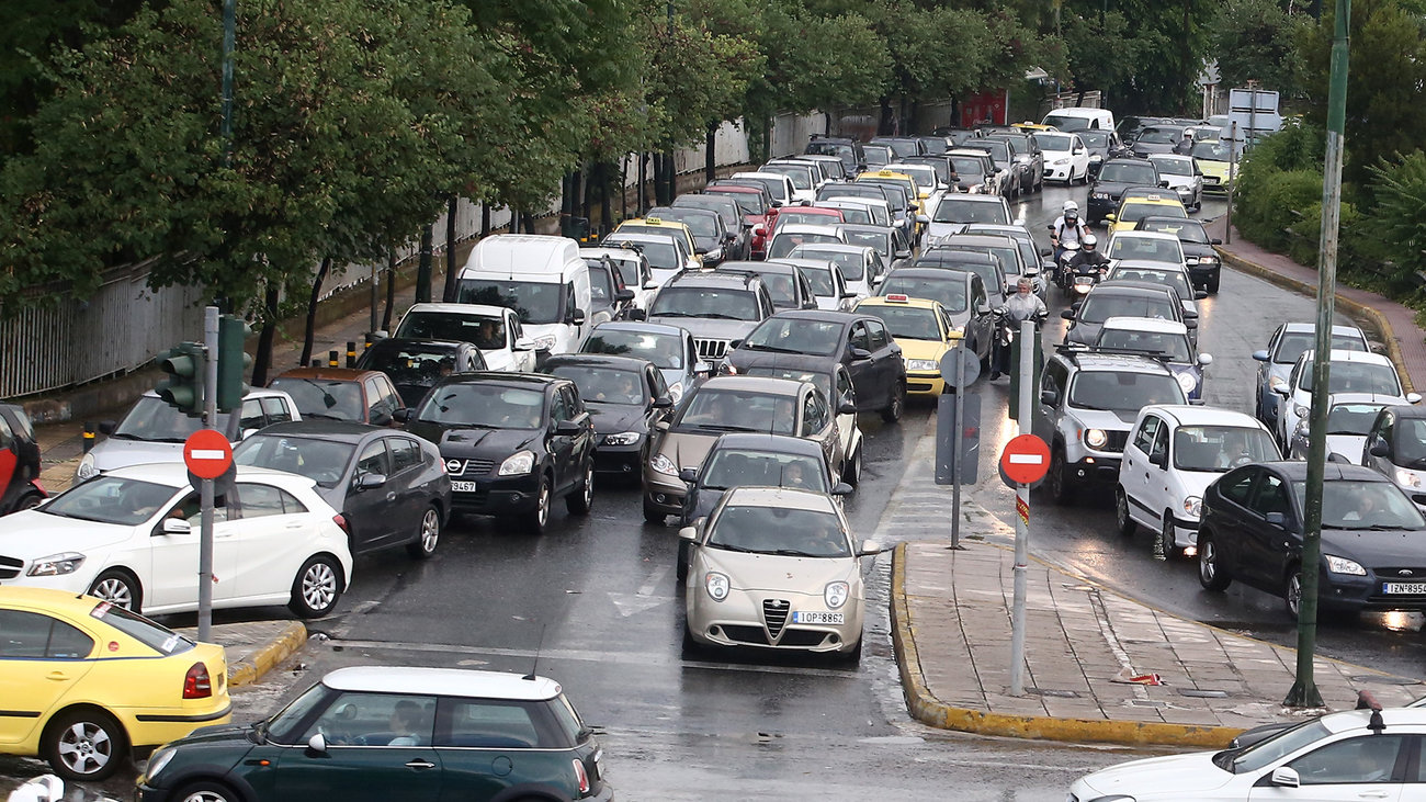 Στο έλεος της κακοκαιρίας Μπάλλος η χώρα: Εφθασε και στην Αττική - Live πού θα "χτυπήσουν" καταιγίδες