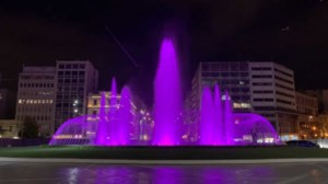 "Ξαναζωντανεύει" από σήμερα η πλατεία Ομονοίας: Φωταγωγείται το βράδυ το συντριβάνι