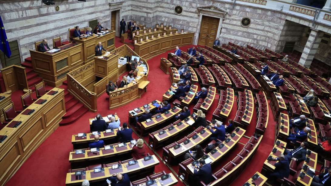 Στη Βουλή το νομοσχέδιο για το αναπτυξιακό πρόγραμμα της χώρας – Τι προβλέπουν οι διατάξεις