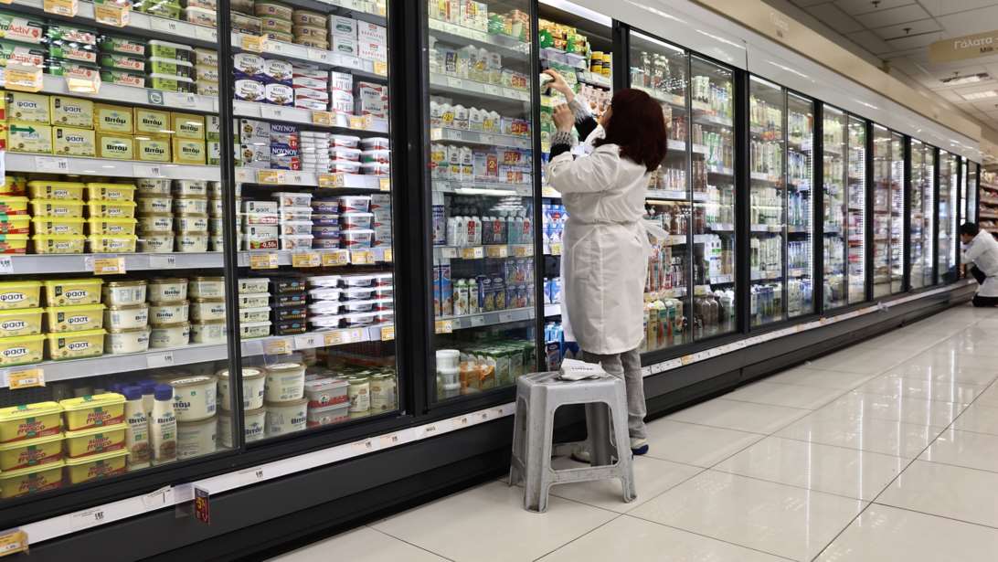Πληθωρισμός 2,4% τον Νοέμβριο - Ανατιμήσεις 13% στα κρέατα και άνω του 20% σε καφέ, σοκολάτα