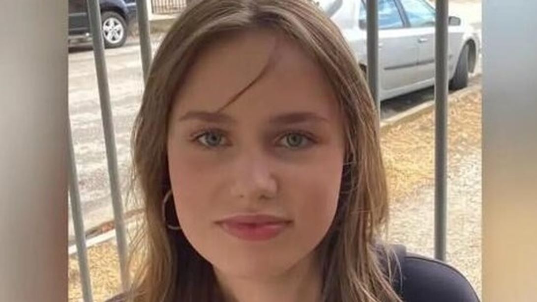 Λόρα: "Είχε χαρτί με υπογραφή της μαμάς της" για την πτήση στη Γερμανία - Τι λέει συνεπιβάτης της 16χρονης