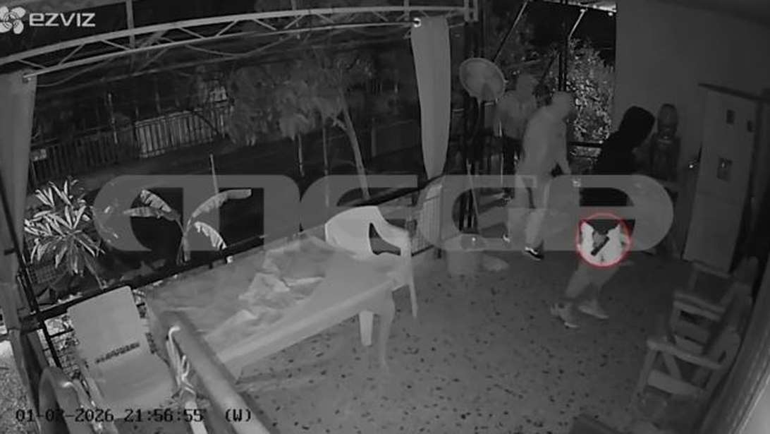 Νέα Πέραμος: Φόβος και τρόμος με την σπείρα που "ανοίγει" σπίτια - Βίντεο ντοκουμέντο