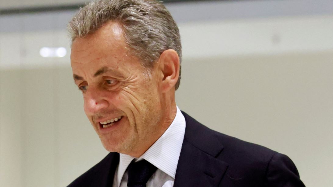 &quot;Προσευχήθηκα...&quot;: Τι γράφει ο Σαρκοζί στο βιβλίο του - Το &quot;θάψιμο&quot; στον Μακρόν και τα λόγια συμπάθειας για τη Λεπέν