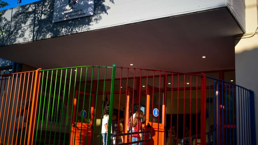 Σοκ στην Πάτρα: Εκπαιδευτικός χαστούκισε τρεις φορές στο πρόσωπο μαθητή με αυτισμό, καταγγέλλει η μητέρα