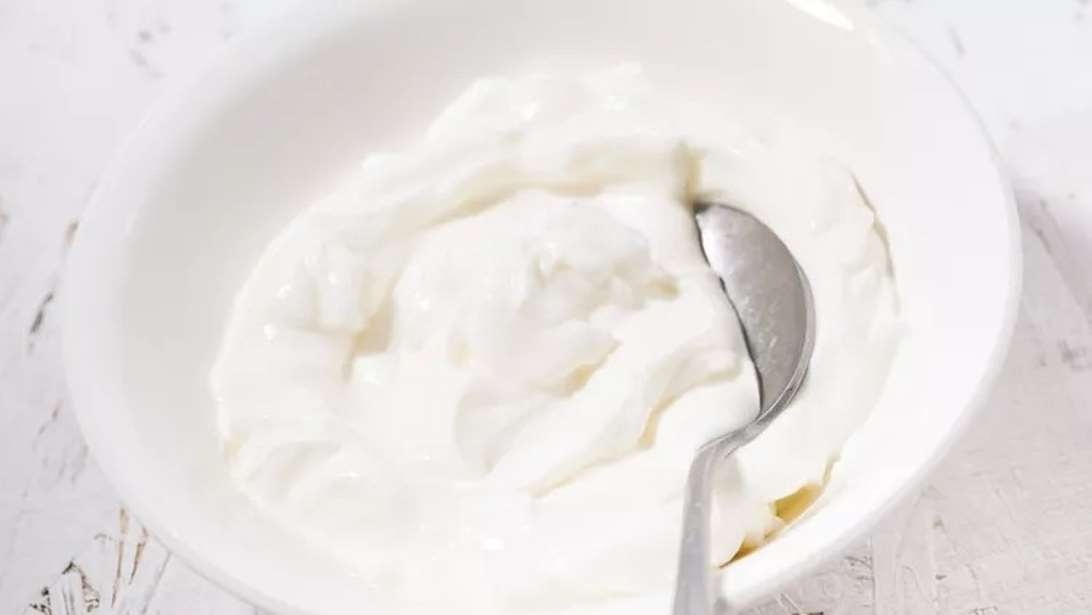 "Ένα γιαουρτάκι" για βραδινό: Τι να βάλεις μέσα για να χορτάσεις πραγματικά