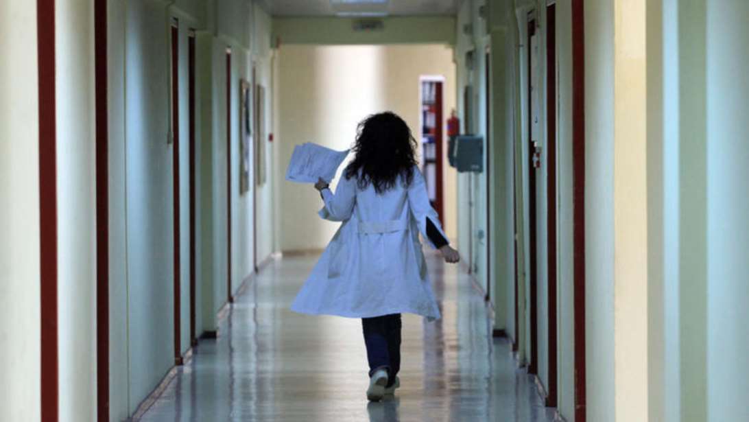 Περιστέρι: Στο νοσοκομείο 14χρονη αφού λιποθύμησε από κατανάλωση αλκοόλ - Δύο συλλήψεις