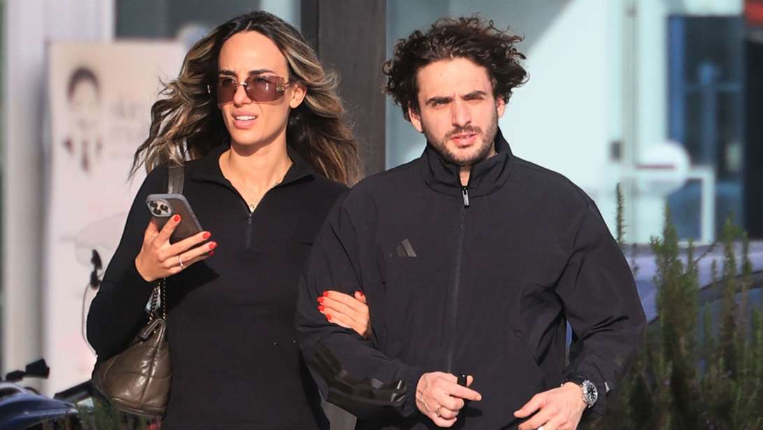 Ελενα Κώνστα: Σπάνια δημόσια εμφάνιση με τον σύντροφό της