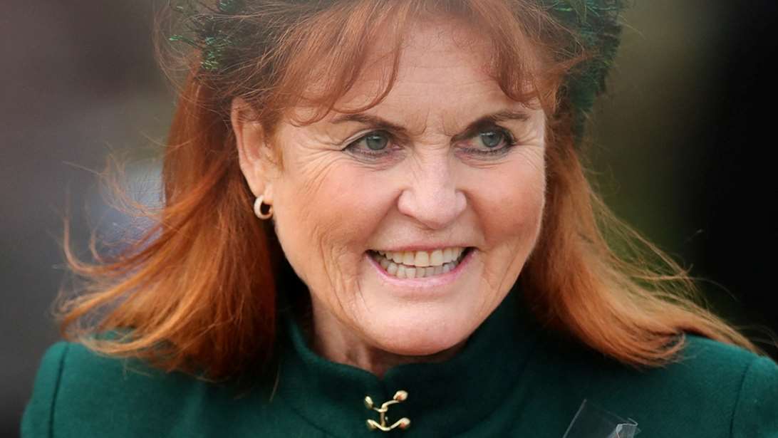 Απτόητη η Σάρα Φέργκιουσον: Μετά από χλιδάτες διακοπές με φίλους σκέφτεται την επάνοδό της στο Ηνωμένο Βασίλειο