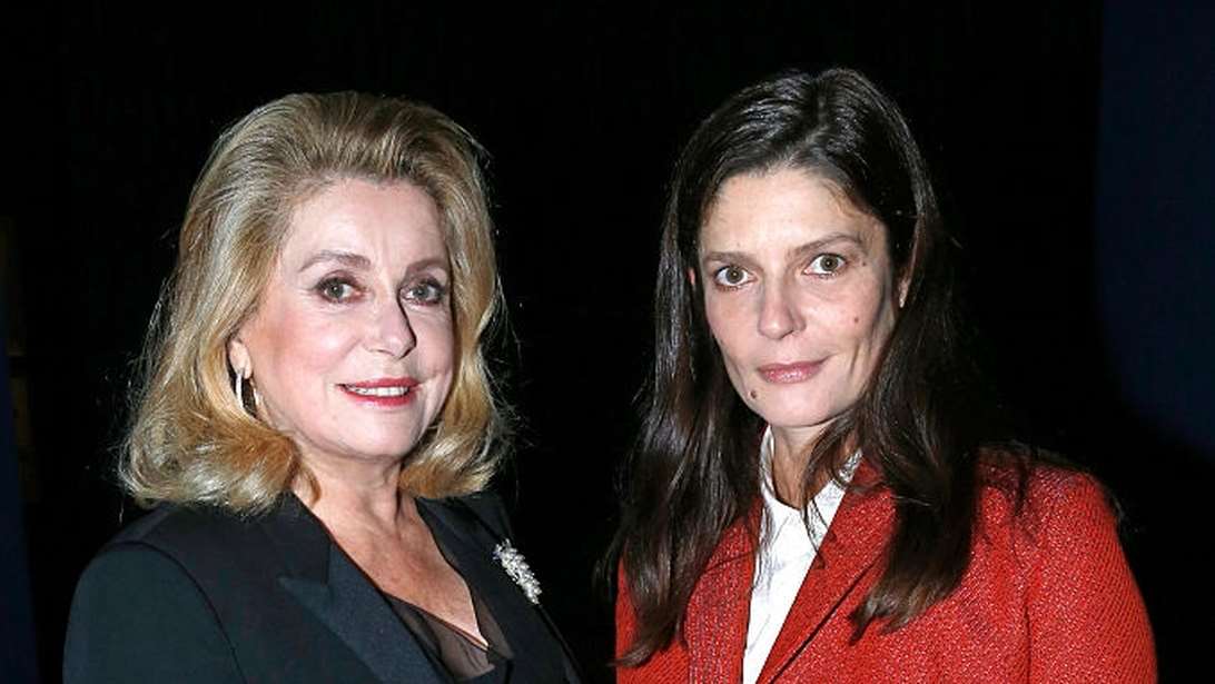 Κιάρα Μαστρογιάννι: Στην Ελλάδα η κόρη του Μαρτσέλλο Μαστρογιάννι και της Κατρίν Ντενέβ