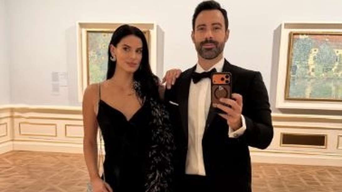 Χριστίνα Μπόμπα - Σάκης Τανιμανίδης: Η χολιγουντιανή εμφάνιση σε βραδινή έξοδο στη Βιέννη