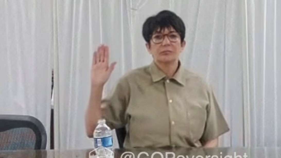 Έπσταϊν: Βίντεο με την "ομερτά" της Μάξγουελ στο Κογκρέσο - Με κοντό μαλλί και γυαλιά η διαβόητη συνεργός