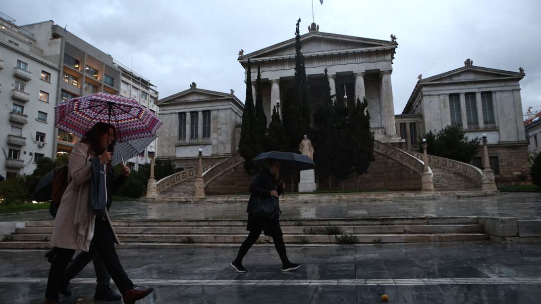 Κακοκαιρία: Πώς θα λειτουργήσει την Τετάρτη το Δημόσιο - Δικαιολογημένες απουσίες και τηλεργασία