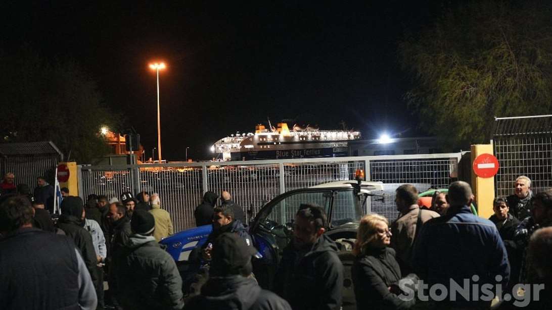 Μυτιλήνη: Αγρότες εμπόδισαν επιβάτες πλοίου να ταξιδέψουν - Εφυγε άδειο από κόσμο και αυτοκίνητα