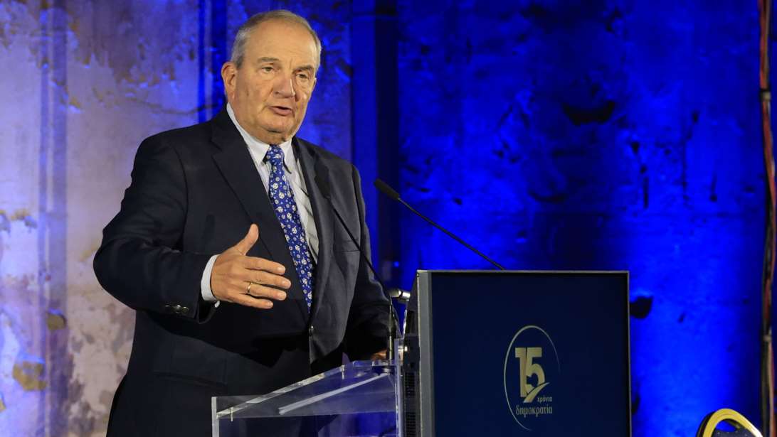 Καραμανλής: &quot;Πλήγμα στην ποιότητα της δημοκρατίας η υποβάθμιση του ρόλου της Βουλής&quot; - Τι είπε για Βενιζέλο