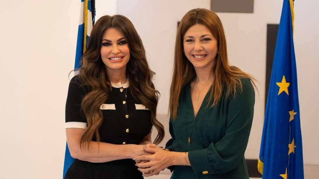 Στο υπουργείο Παιδείας η Γκίλφοϊλ: Η συνάντηση με Ζαχαράκη και η ξενάγηση στον παιδικό σταθμό [βίντεο]