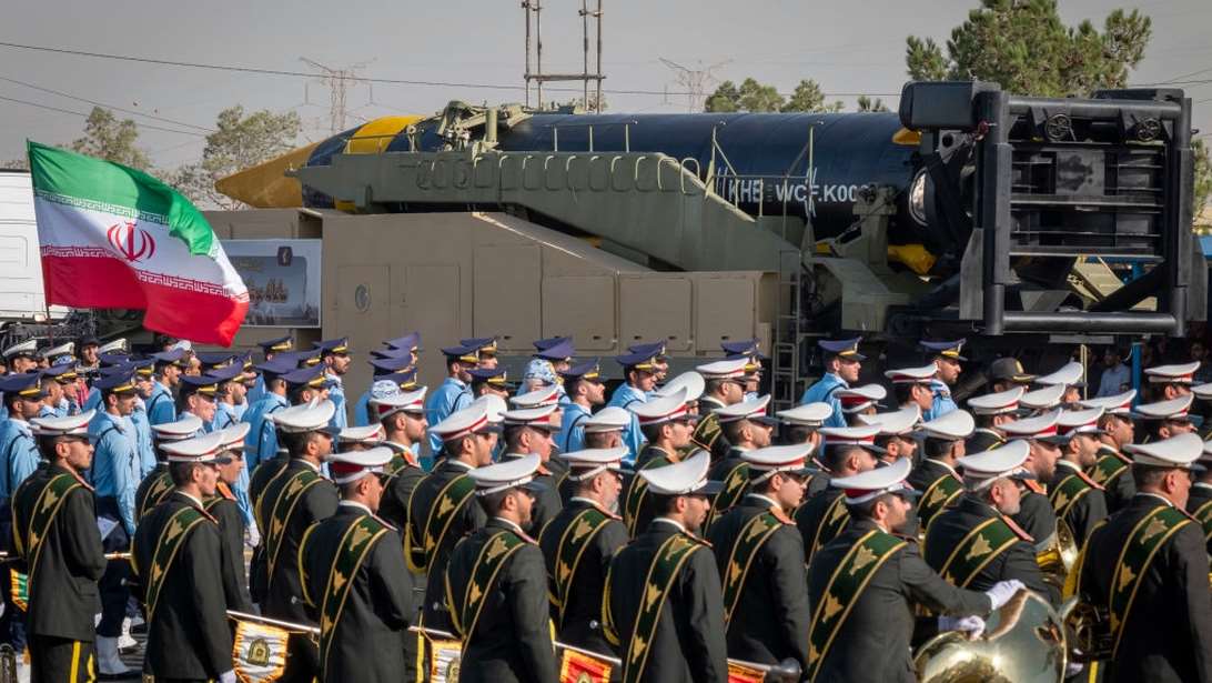 Khorramshahr 4: Το νέο ιρανικό υπερόπλο 2.000 χλμ. των Φρουρών της Επανάστασης και η υπόγεια βάση