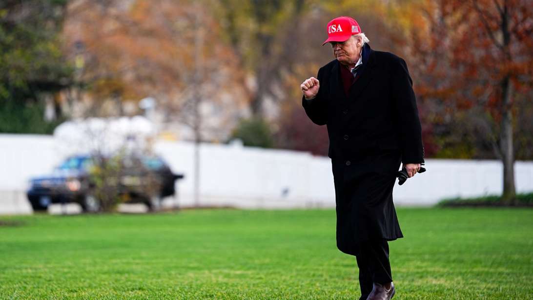 Ο Τραμπ κατηγορεί για &quot;προδοσία&quot; τα ΜΜΕ που διερωτώνται για την υγεία του