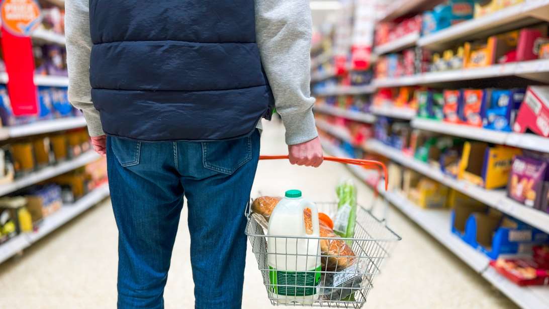 Πρόστιμα 1,05 εκατ. ευρώ για υπέρβαση πλαφόν στο περιθώριο κέρδους σε τρία σούπερ μάρκετ και δύο εταιρείες τροφίμων