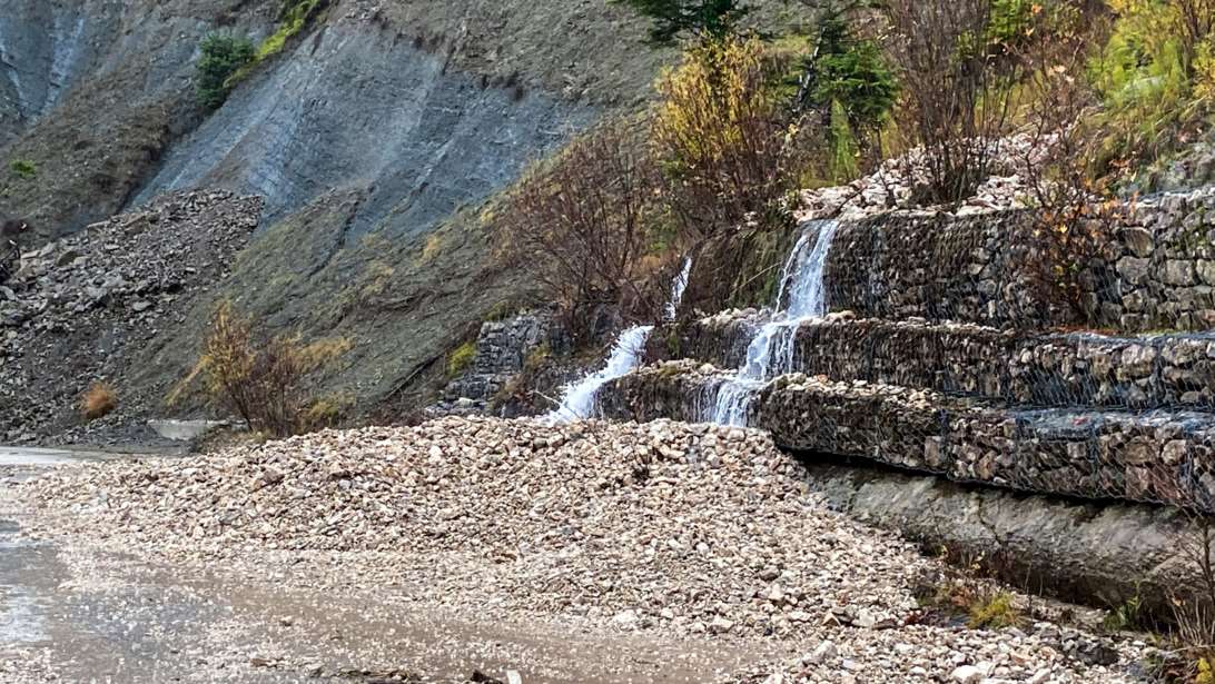 Κακοκαιρία στην Ήπειρο: Πτώσεις βράχων και διακοπή ηλεκτροδότησης από την έντονη βροχόπτωση [βίντεο]