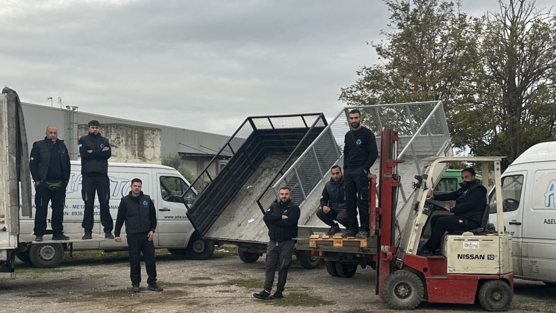 &quot;Σύγχρονοι παλιατζήδες&quot;: Οι νέοι που αδειάζουν σπίτια από άχρηστα αντικείμενα με ένα μόνο &quot;κλικ&quot; [εικόνες]