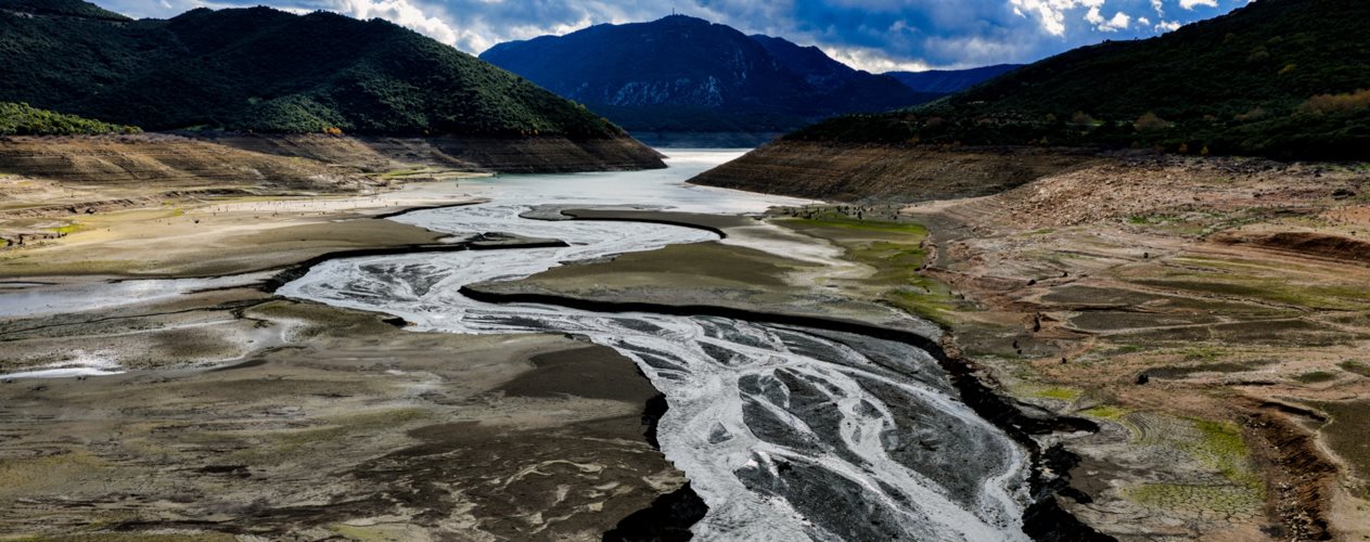 Η Αττική εκπέμπει SOS: Σε ιστορικό χαμηλό τα αποθέματα νερού - Αποκαρδιωτικές εικόνες στη λίμνη Μόρνου