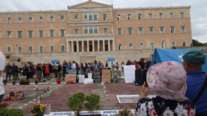 Τέμπη: "Δεν θα αφήσουμε τα ονόματα να σβηστούν" - Τι λένε οι συγγενείς των θυμάτων για τον Άγνωστο Στρατιώτη