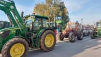 Αγροτικά μπλόκα: Πού παραμένουν τα τρακτέρ - Αποσύρονται από τους παραδρόμους - "Κίνηση καλής θέλησης"