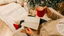 Βιβλιο-προτάσεις: Τα 5 ξένα μυθιστορήματα που θα διαβάσουμε φέτος στις γιορτές