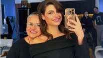 Δανάη Παππά: Ποζάρει με την κούκλα μητέρα της - &quot;Η γυναίκα που με εμπνέει&quot; [εικόνες]