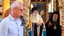 Η απάντηση του εκπαιδευτικού στον Μητροπολίτη Δωδώνης που του τα έψαλε γιατί είχε το πουκάμισο έξω από το παντελόνι