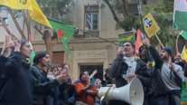 "Αυτές οι κοτσίδες θα σας στραγγαλίσουν": Διαμαρτυρία Κούρδων στην Αθήνα για Ροζάβα και Κομπάνι [βίντεο]