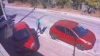 Βίντεο ντοκουμέντο: Εσκαγαν τα λάστιχα αυτοκινήτων και έκλεβαν πολίτες που είχαν σηκώσει λεφτά από την τράπεζα