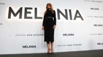 Μελάνια Τραμπ: Με αυστηρό αλλά κομψό look στην πρεμιέρα του ντοκιμαντέρ της στην Ουάσινγκτον [βίντεο]